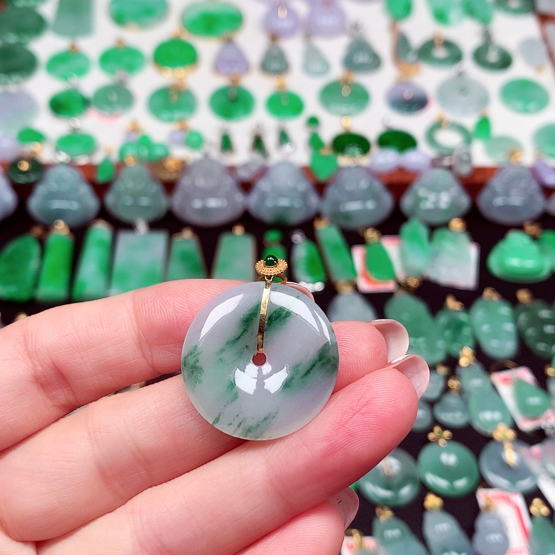 翡翠18K金镶嵌颈饰