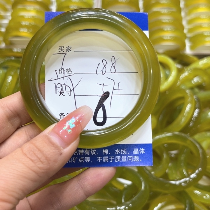 蛇纹石玉手镯未镶嵌兔*狸