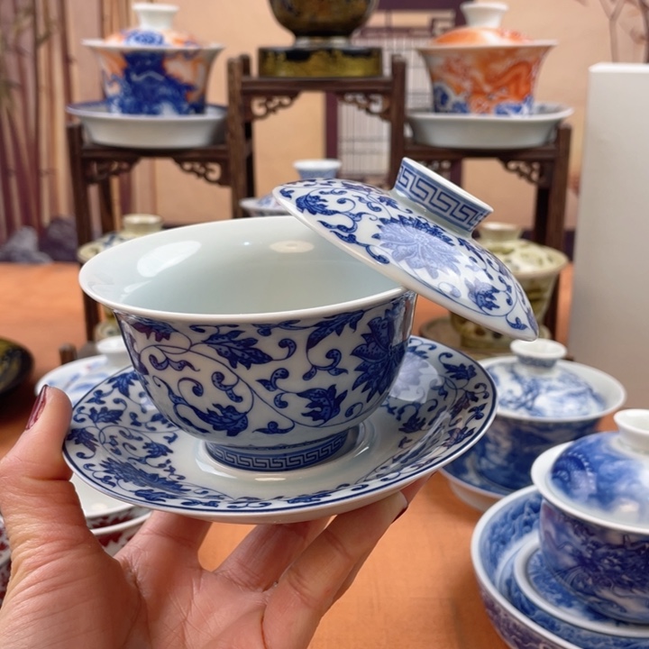 摆件陶青花缠枝莲元宝盖碗