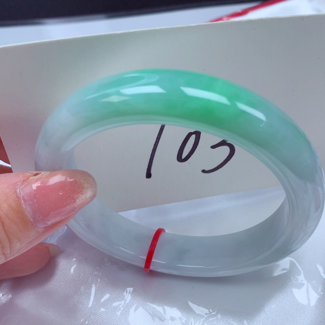 翡翠手镯未镶嵌翡翠