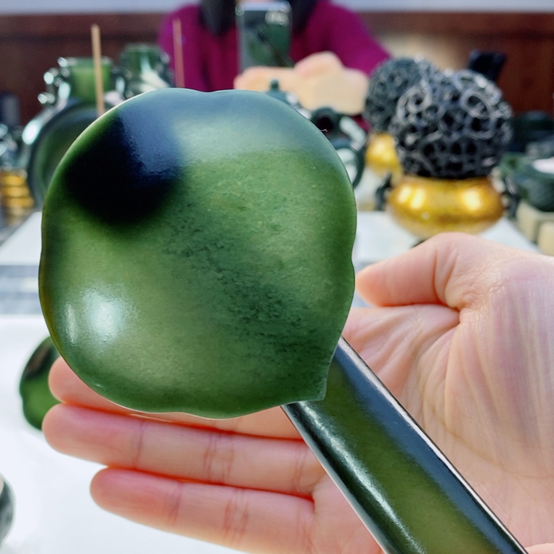 和田玉（青玉）摆件未镶嵌微瑕