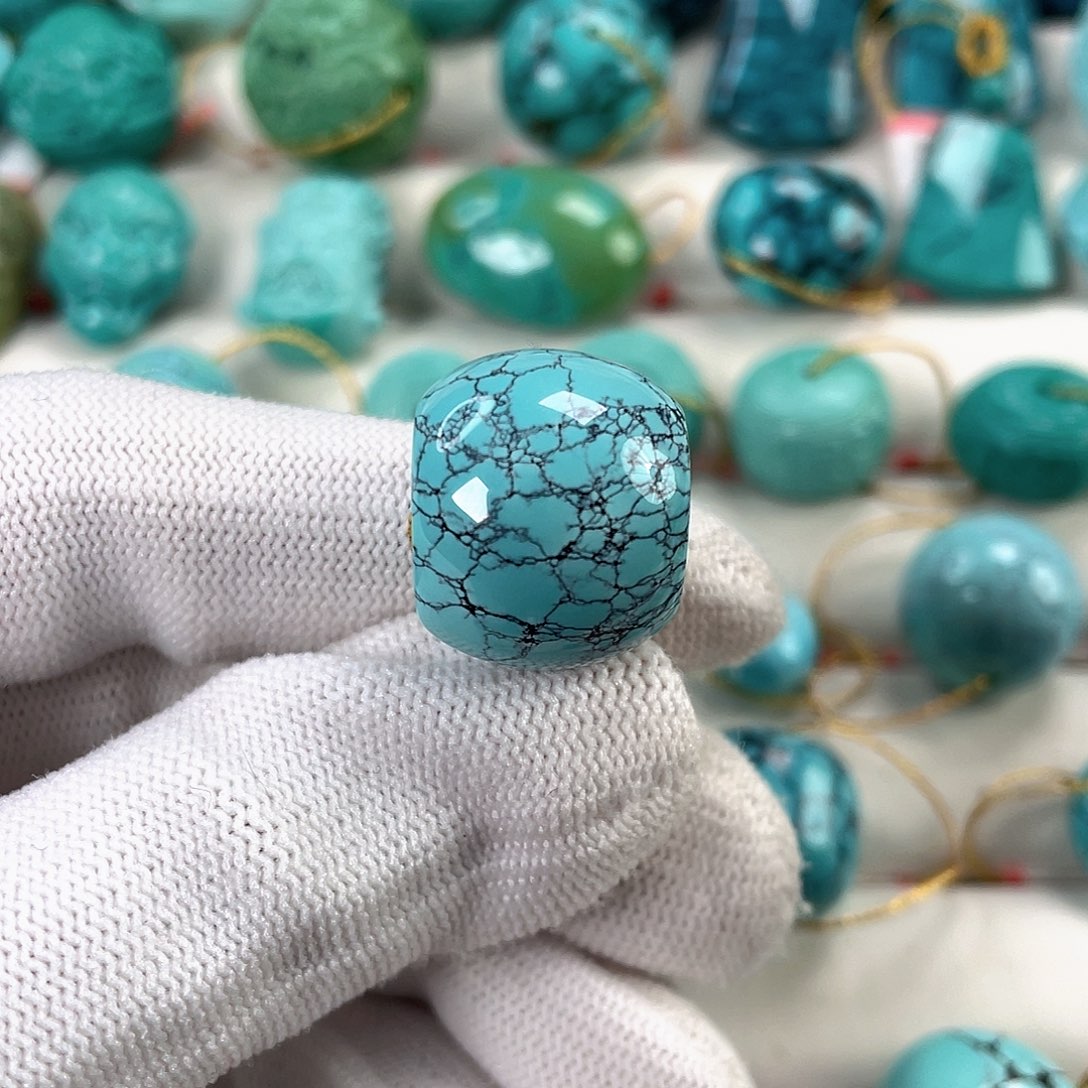 绿松石未镶嵌挂件