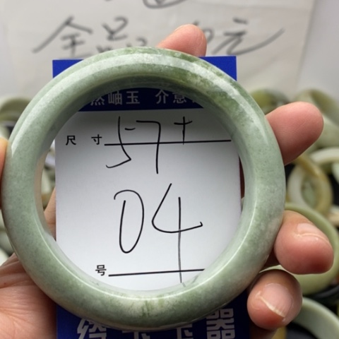 未镶嵌蛇纹石玉手镯℃***阳