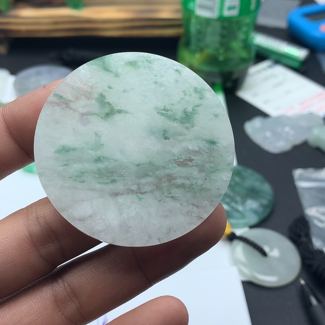 翡翠未镶嵌颈饰步**升