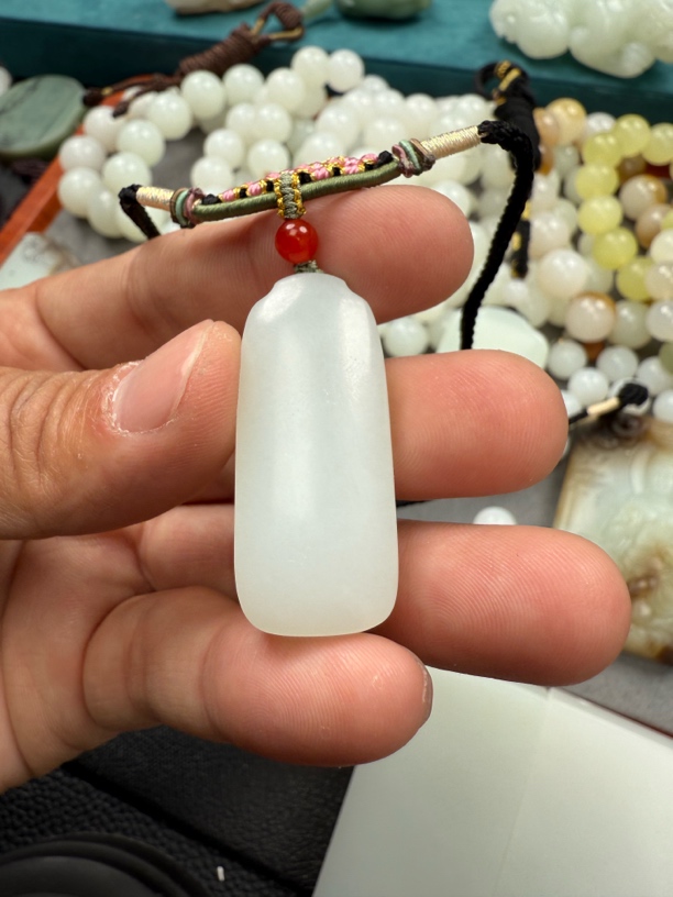 新疆和田玉小无事牌玉挂件