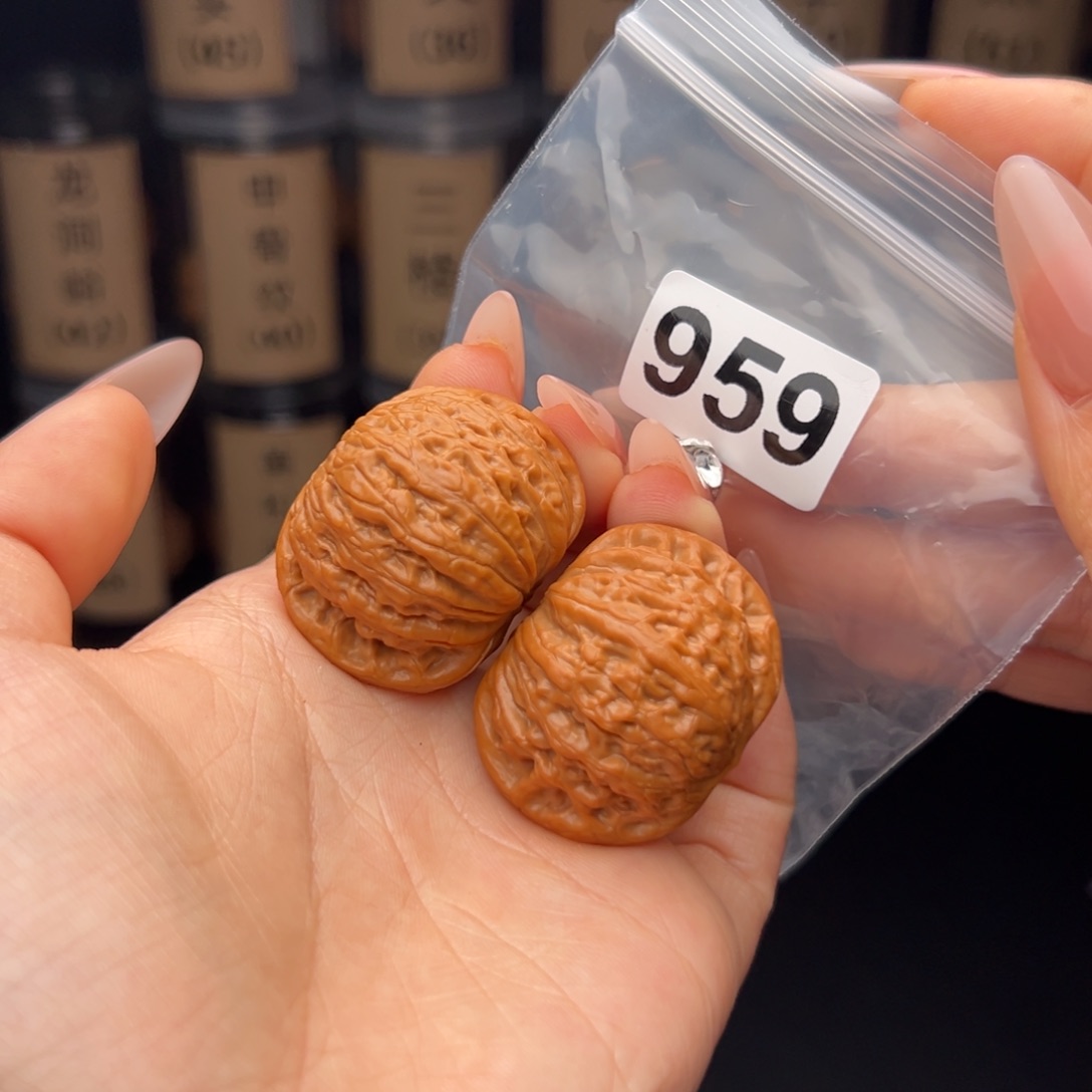 一***丘文玩核桃吊坠铁锤