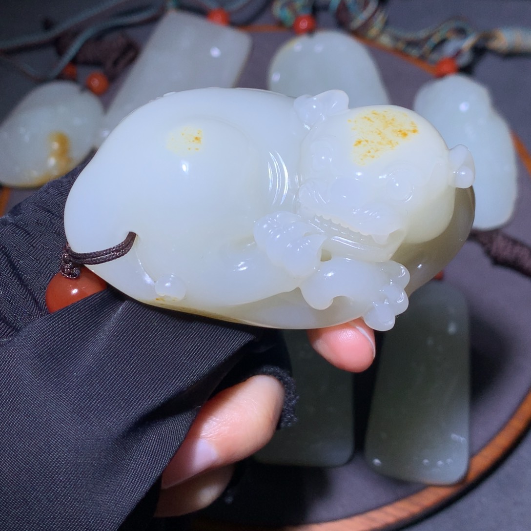 和田玉颈饰未镶嵌听***雨