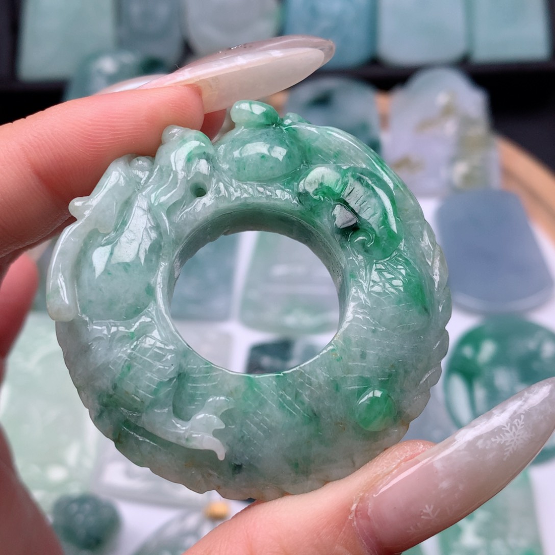 【闪购商品】翡翠颈饰未镶嵌阳绿龙扣