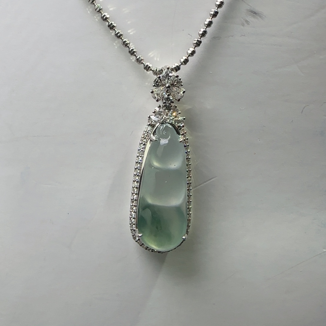 翡翠18K金镶嵌颈饰天然缅料A货 高飘花福豆