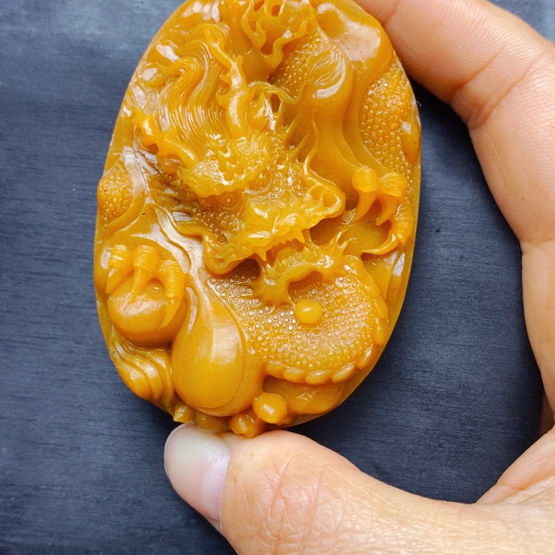石英质玉（黄龙玉）颈饰未镶嵌