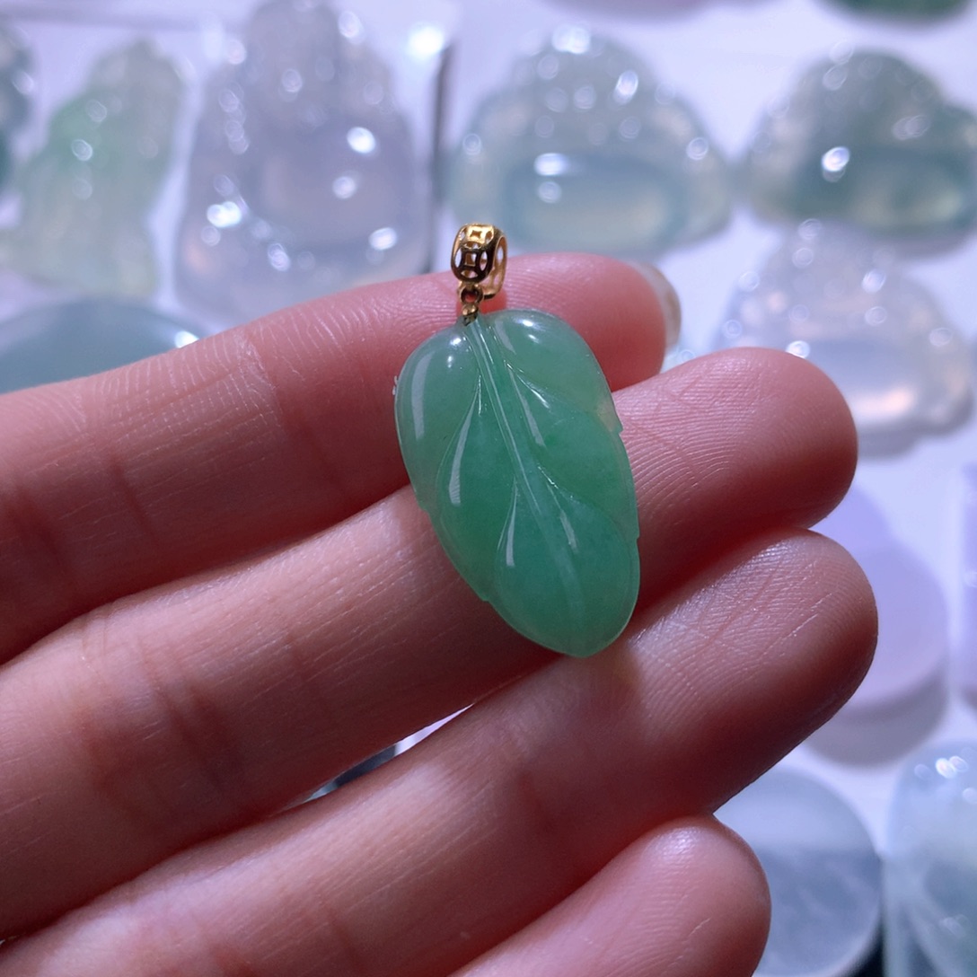 翡翠未镶嵌颈饰叶子