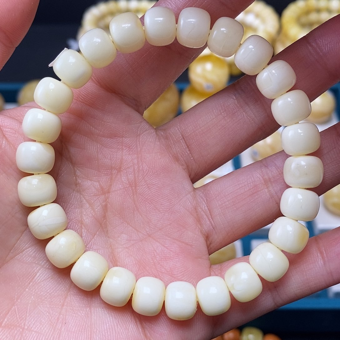 蜜蜡珠宝奇石未镶嵌