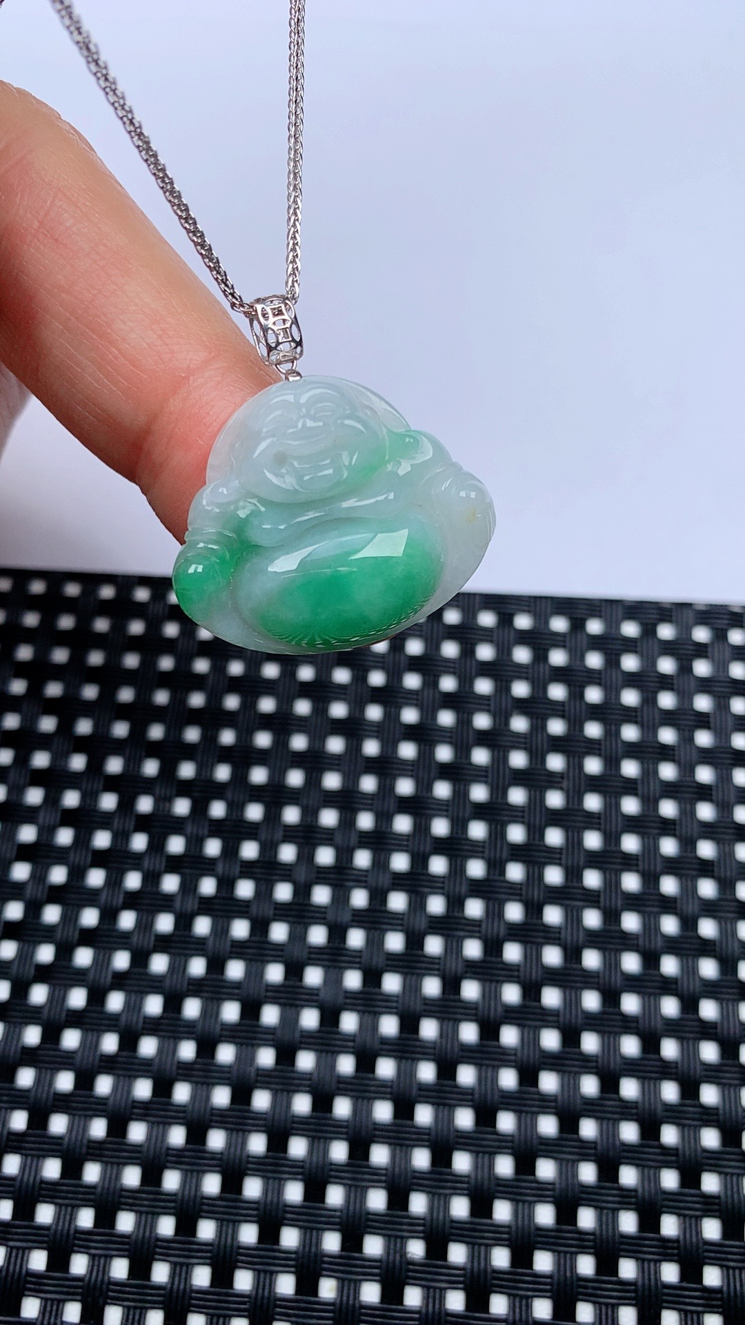 缅甸天然翡翠A货，冰种绿色佛公吊坠，尺寸21.1-25.7-5.6