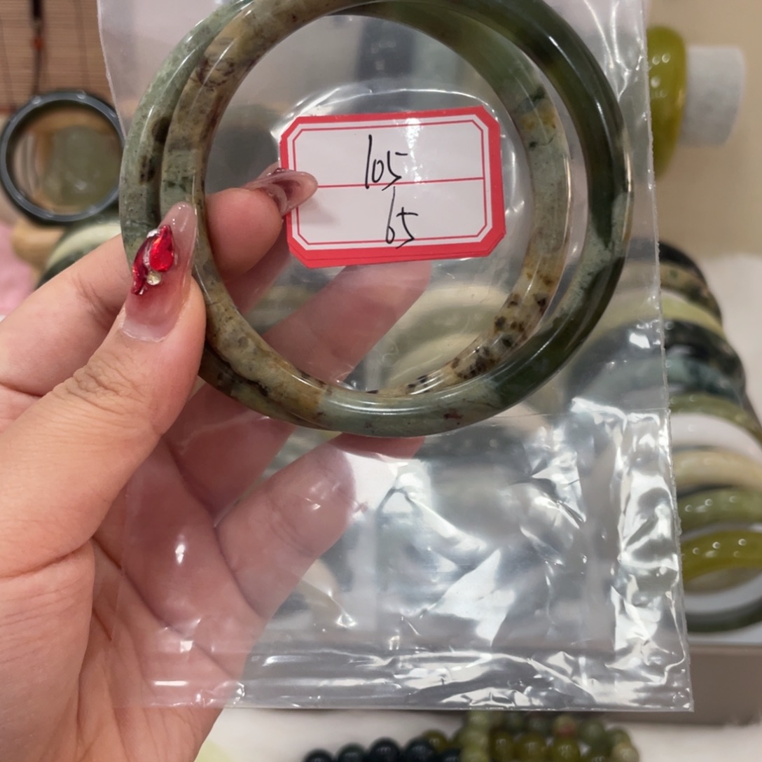 蛇纹石玉手镯未镶嵌