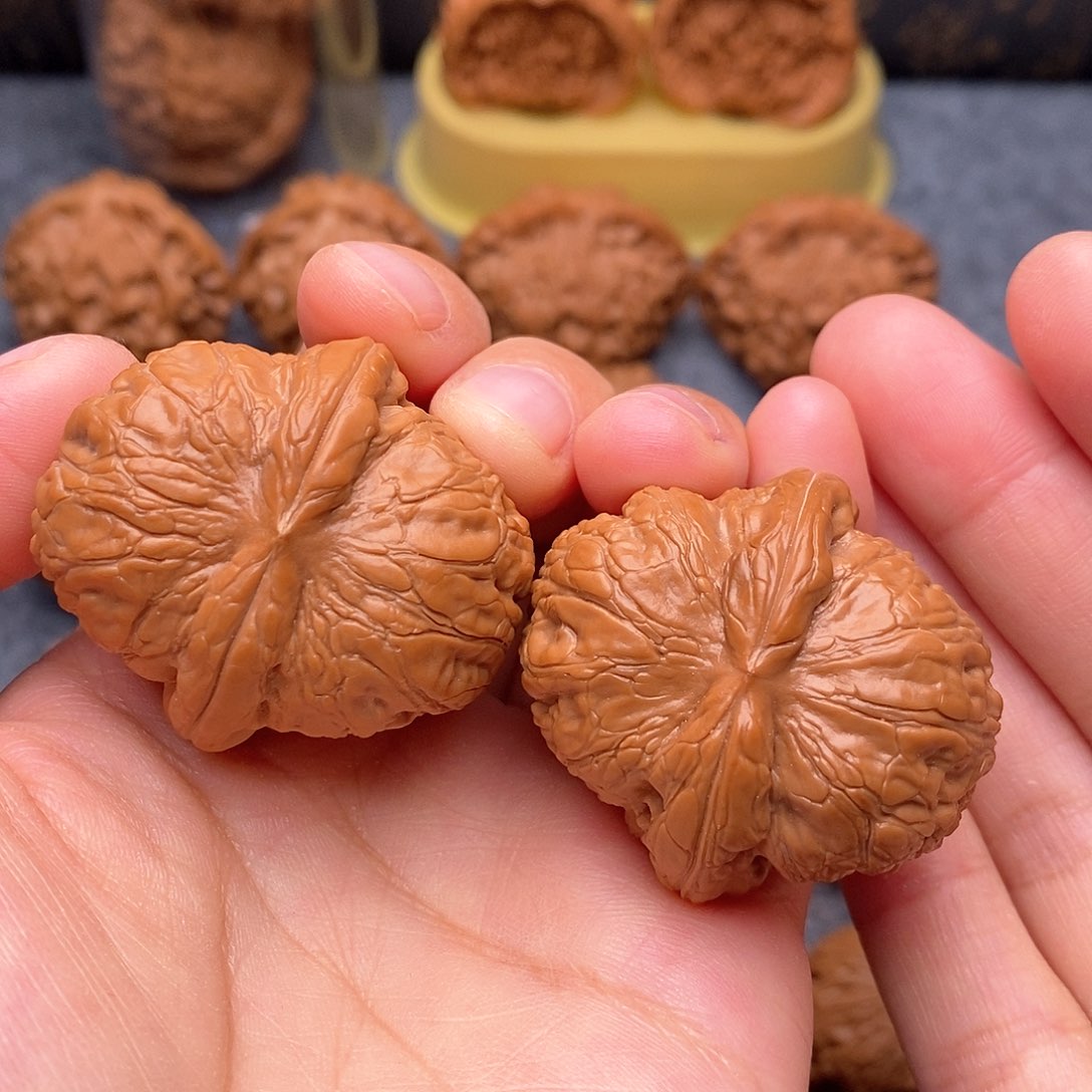 文玩核桃把件元宝40全品