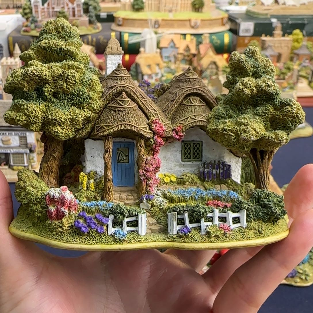 T***)LilliputlaneLilliputlane