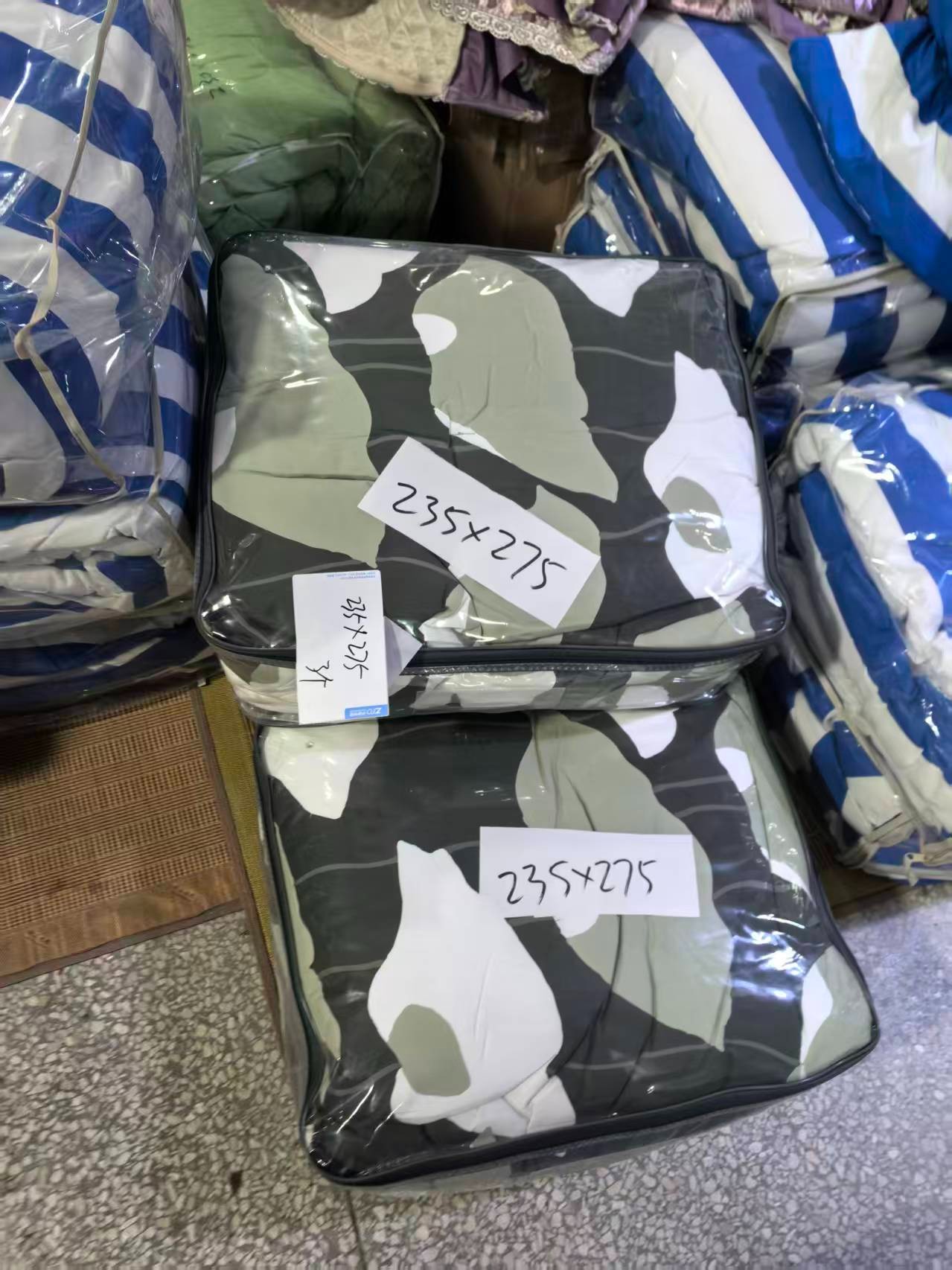 《厚广家》3楼230×270军绿色迷彩表面全棉羽丝绒被 发1张