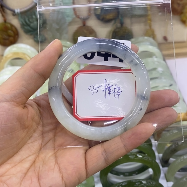 *****岫玉未镶嵌手镯（圆镯）