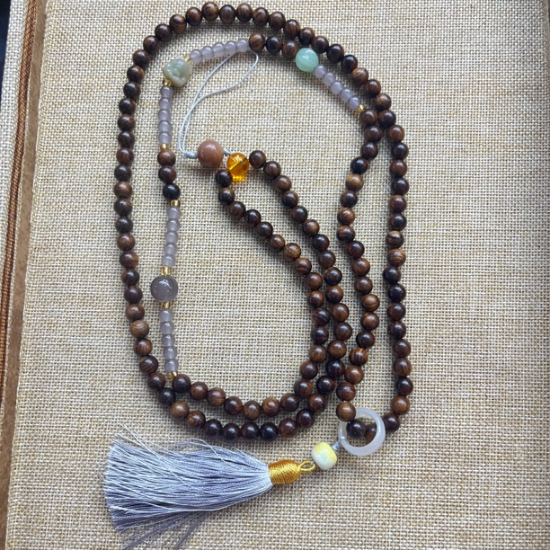 SW074花梨木手机斜挎搭小狐狸