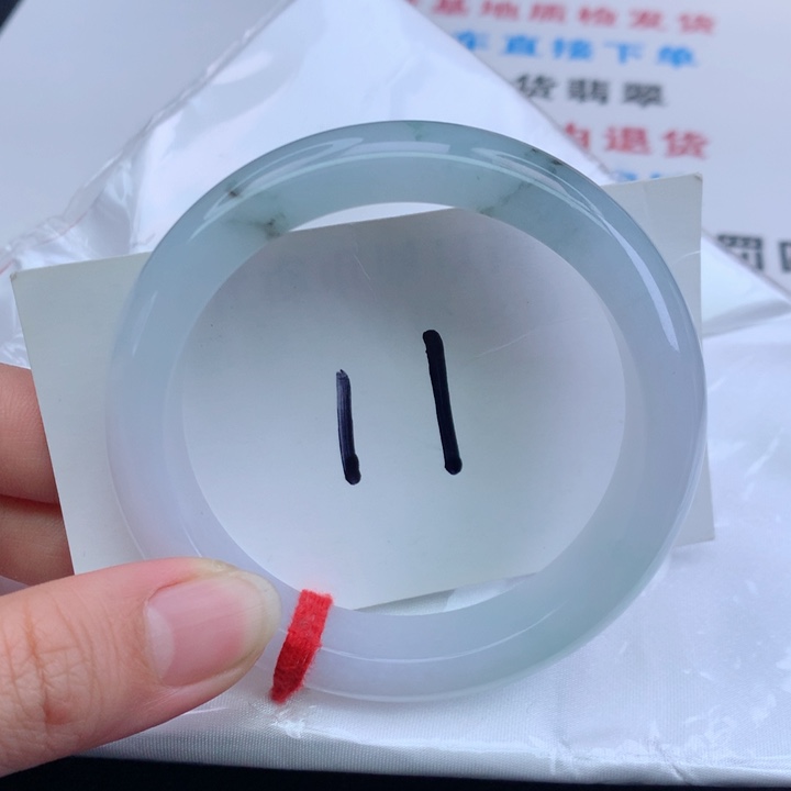 翡翠手镯未镶嵌翡翠