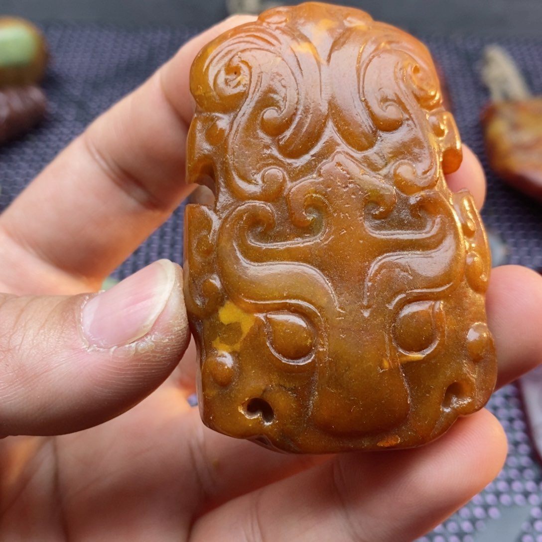 蛇纹石玉颈饰未镶嵌