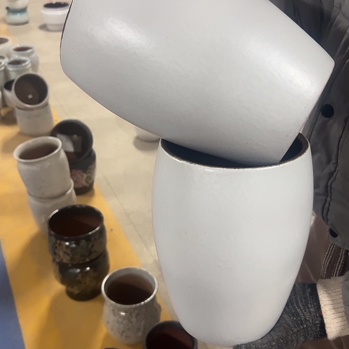 高度23厘米口16厘米