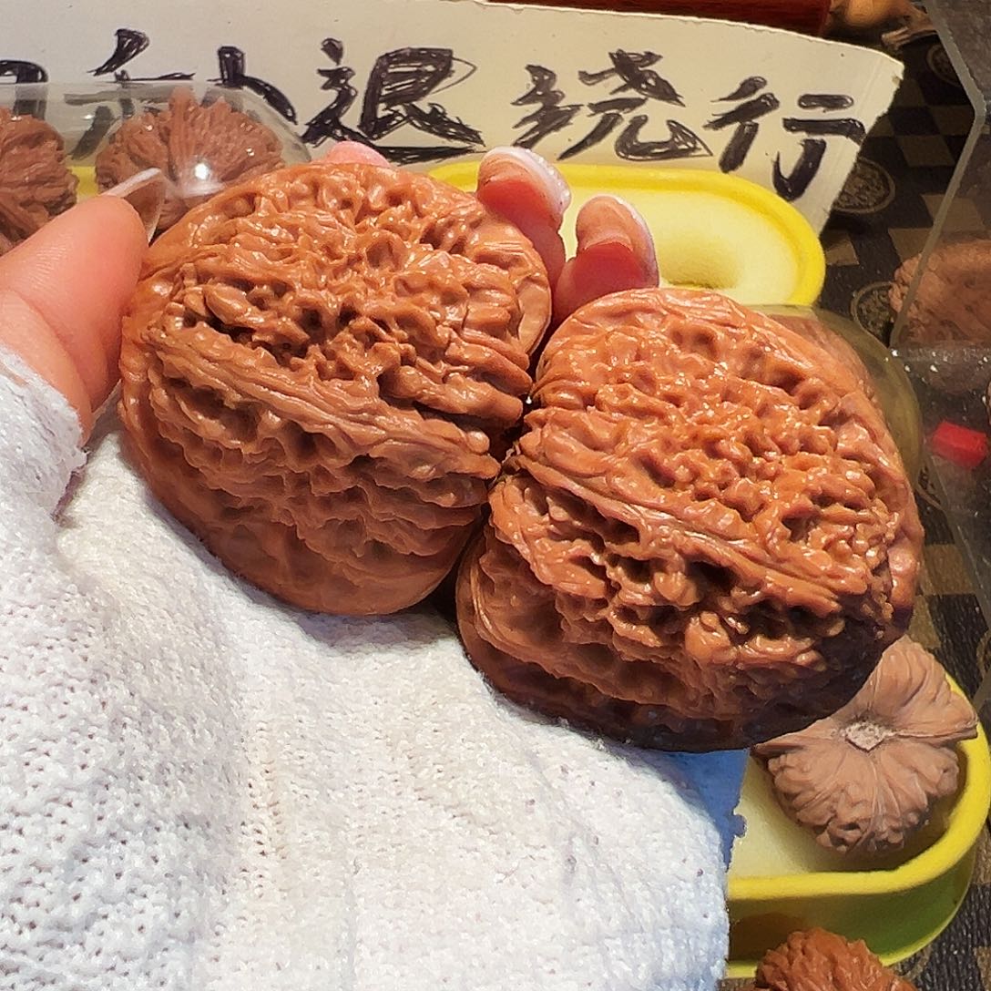 ─***⌵文玩核桃吊坠46.5微修南疆石