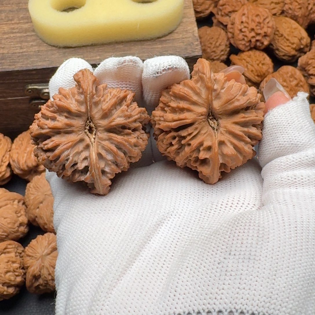 文玩核桃吊坠萬45满天星4752