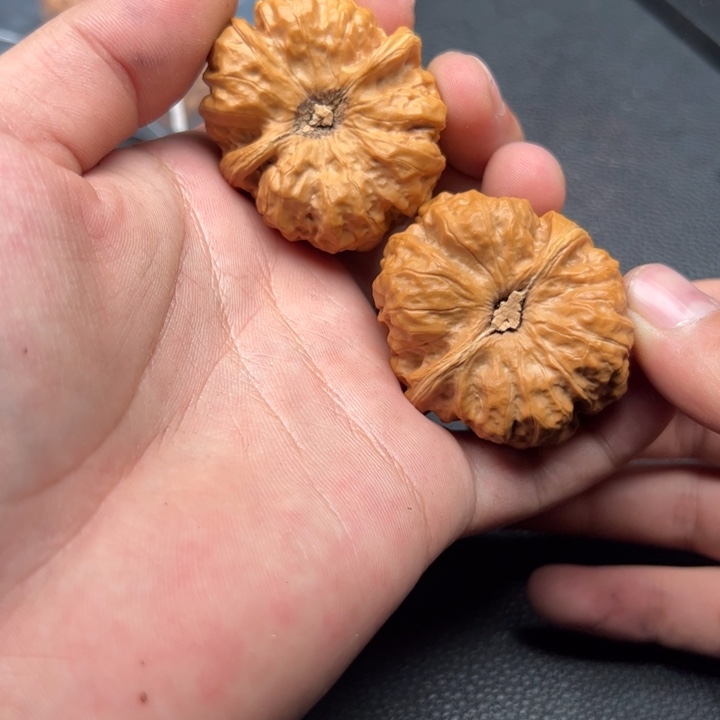 文玩核桃吊坠42以上精品蛤蟆头