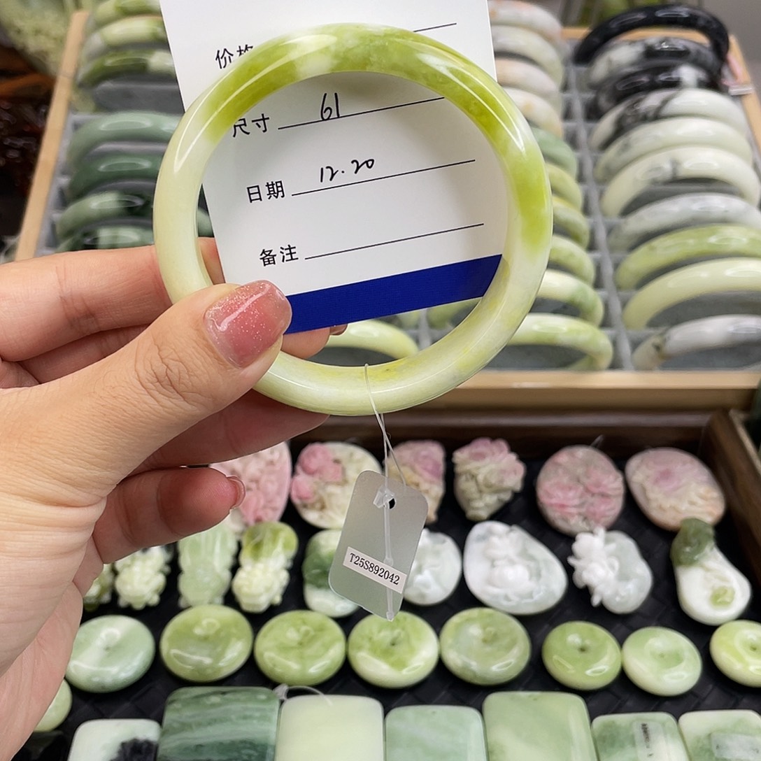 阳***i蓝田玉（蛇纹石化大理石玉）未镶嵌手镯