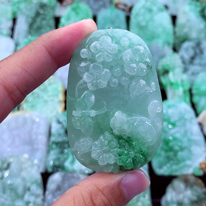 吊坠(不含链)未镶嵌翡翠