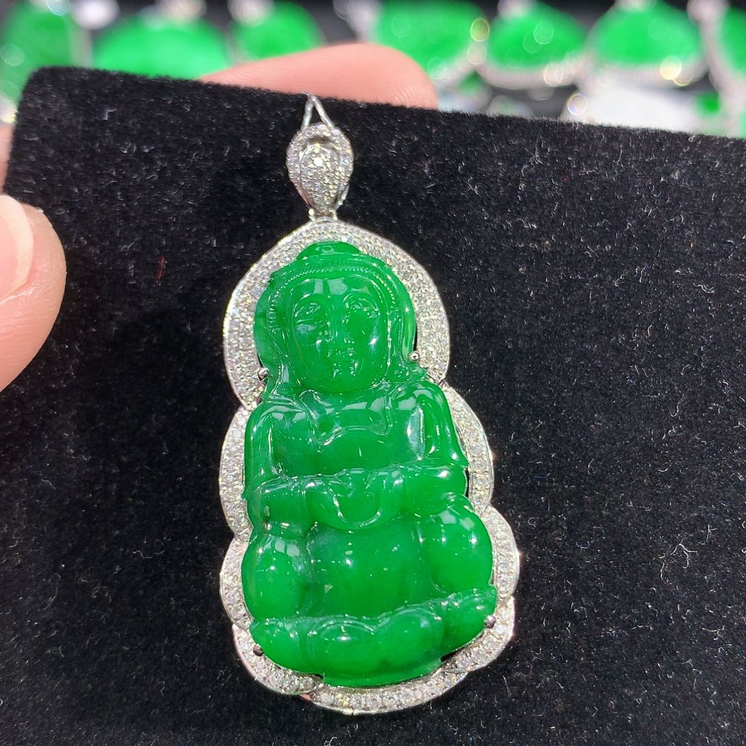 翡翠18K金镶嵌颈饰