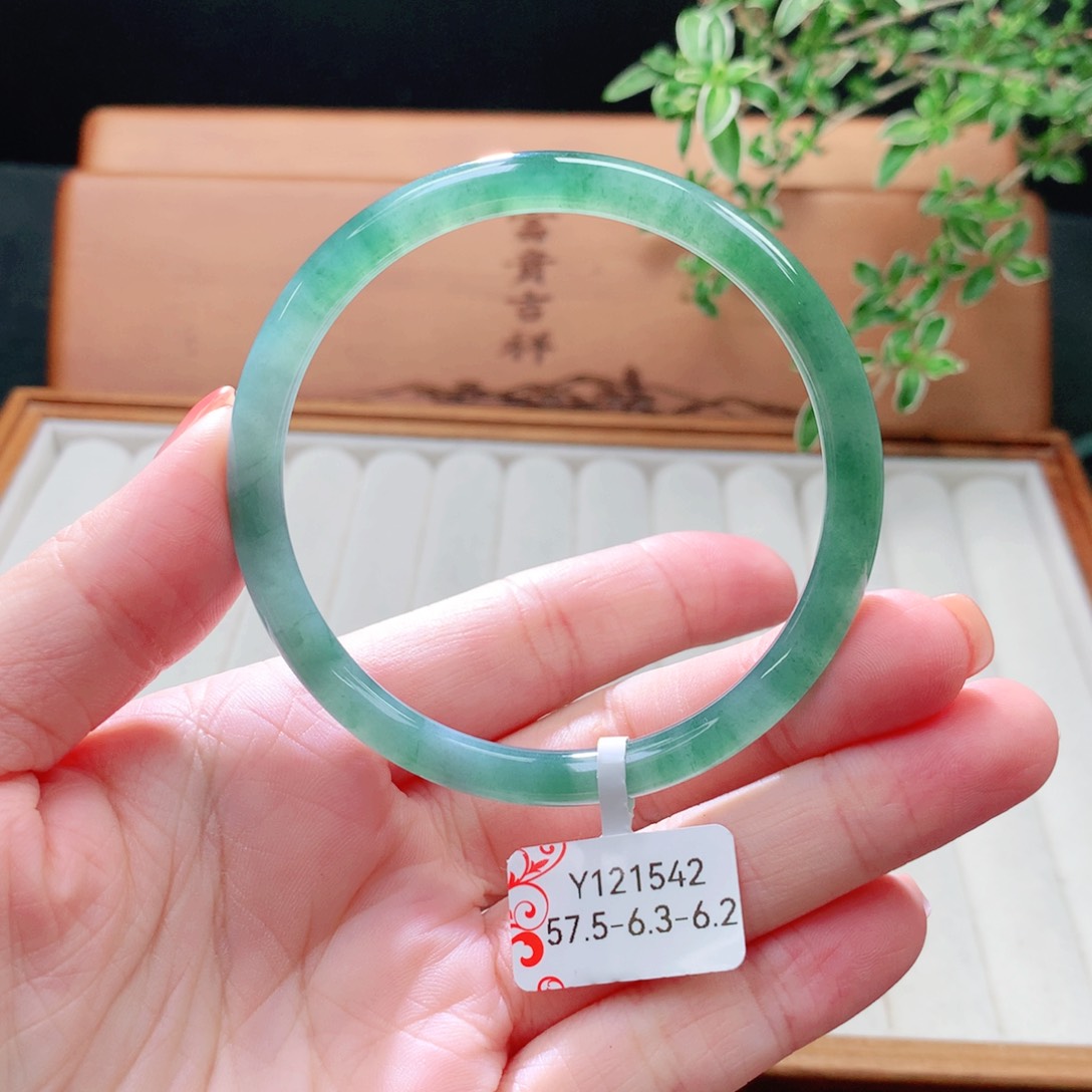 未镶嵌手镯（圆镯）翡翠