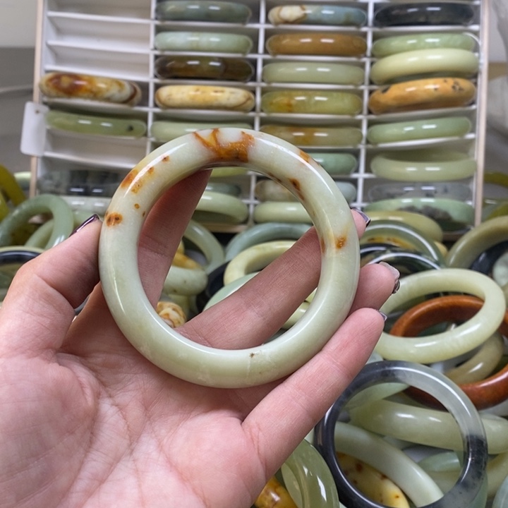 蛇纹石玉手镯未镶嵌