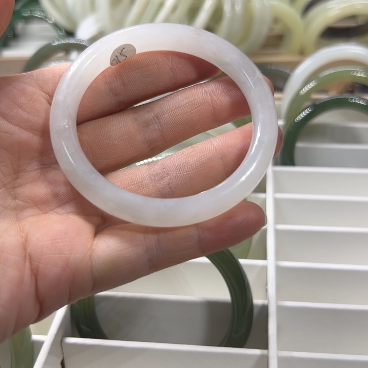 和田玉手镯未镶嵌喵*的