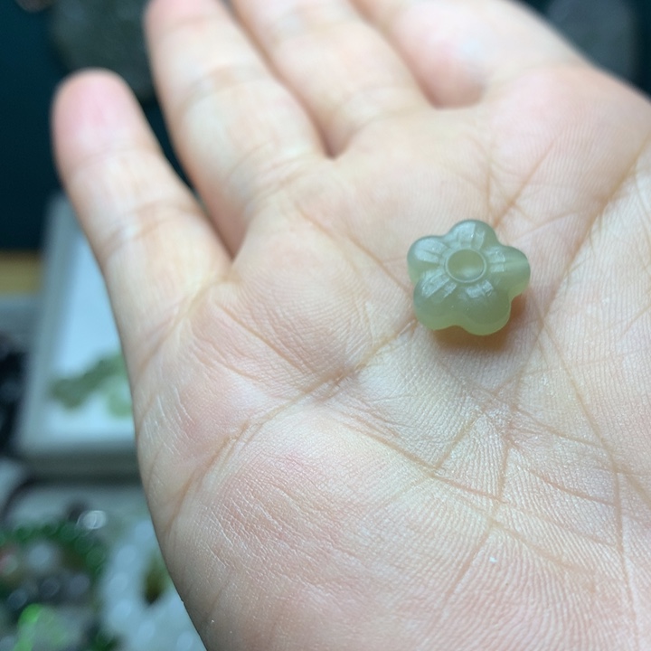 颈饰未镶嵌和田玉（糖玉）