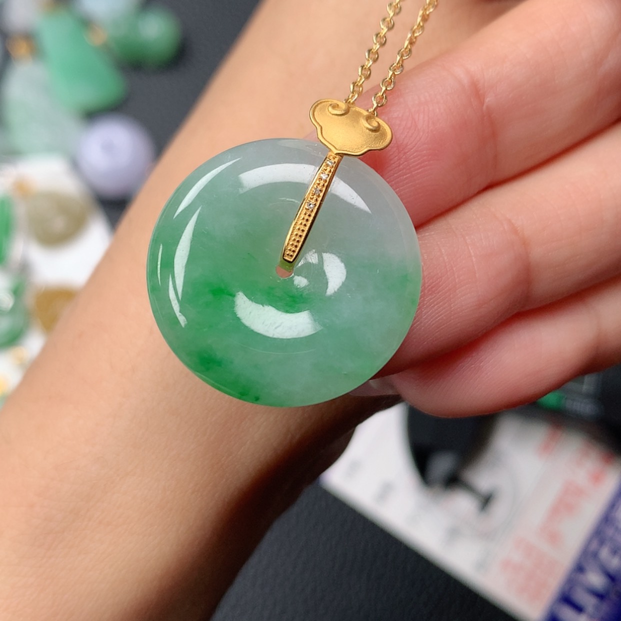 【闪购商品】翡翠18K金镶嵌吊坠(赠链)