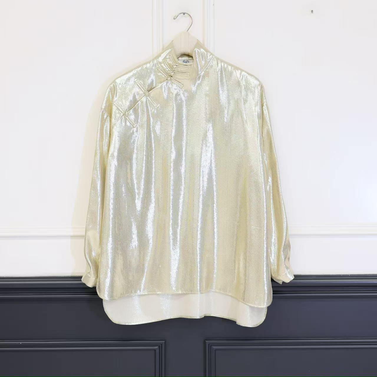 2511028【壁虎姐】GECKO新款 新中式斜扣金属金色时尚立领长袖衬衫