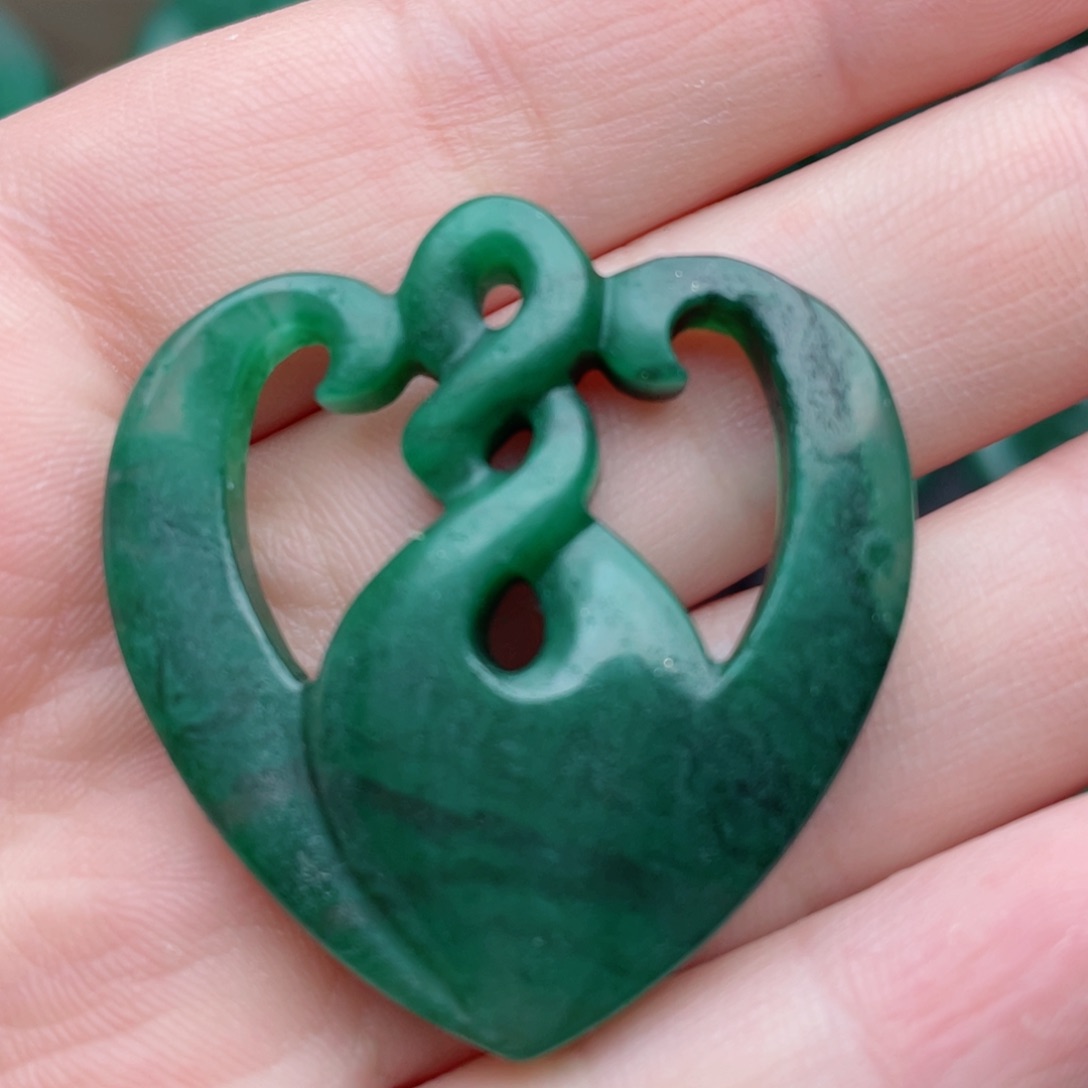 石英质玉颈饰未镶嵌