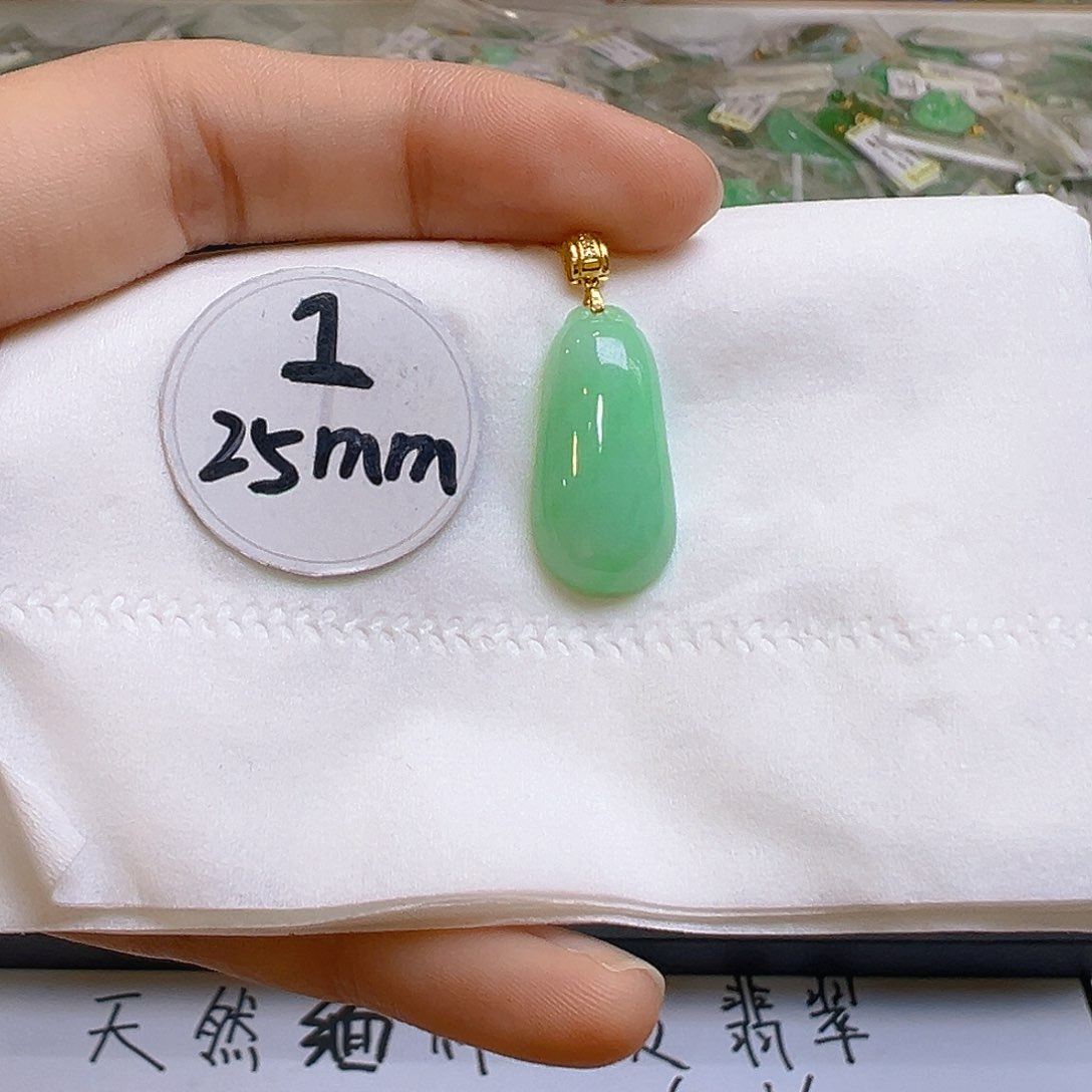 翡翠颈饰18K金镶嵌翡翠