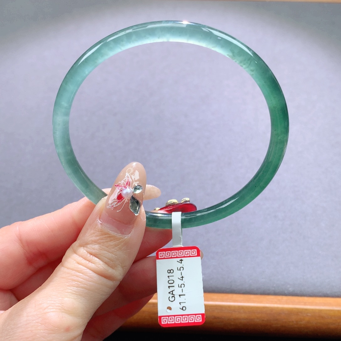 翡翠手镯未镶嵌天然翡翠手镯