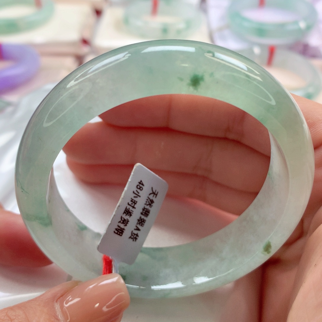 翡翠手镯未镶嵌师妹