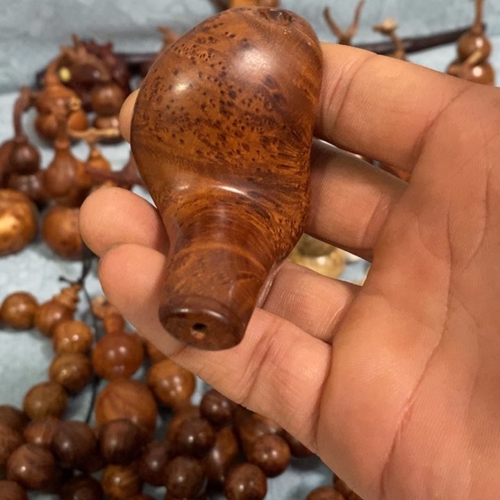 木青**在麻梨疙瘩手工雕刻嘴