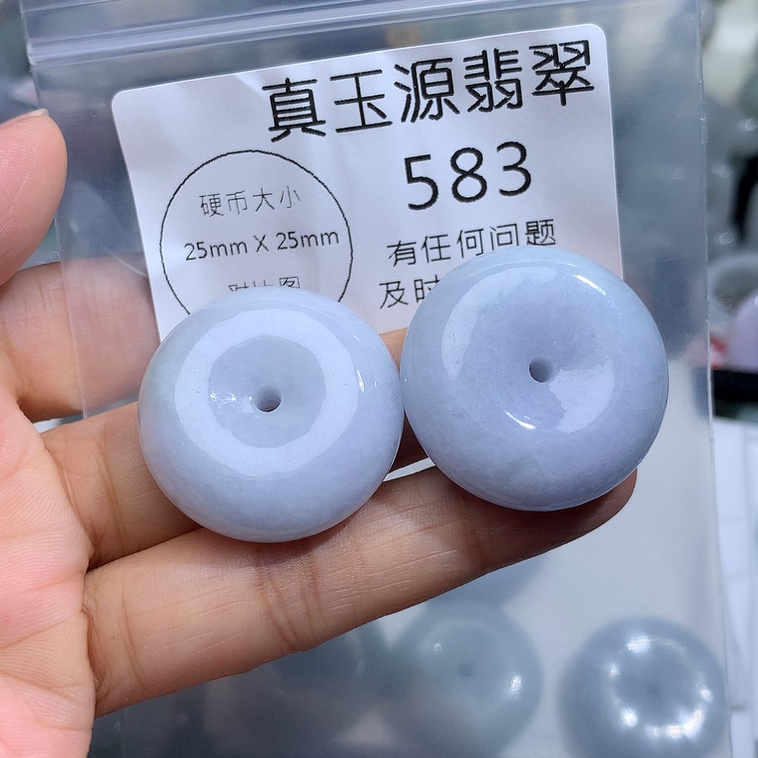 翡翠未镶嵌颈饰583。发其中一个！