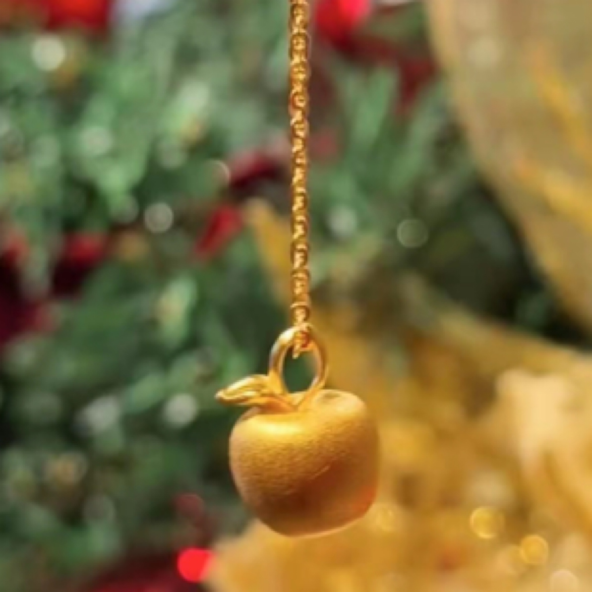 周大生足金苹果吊坠