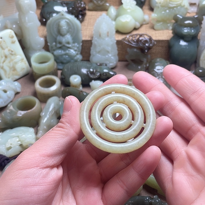 和田玉颈饰未镶嵌