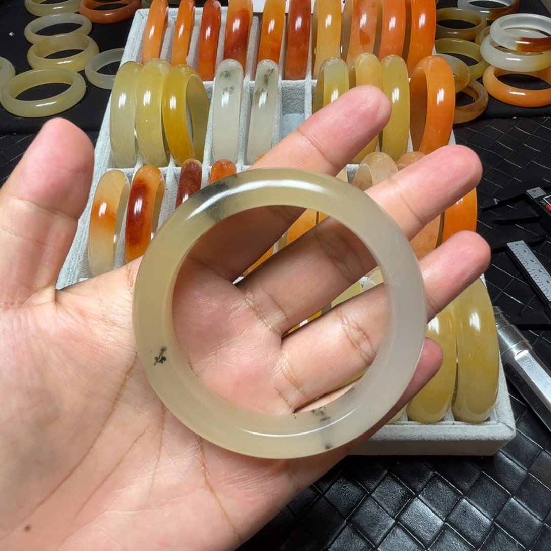 福***绣石英质玉（黄龙玉）未镶嵌手镯