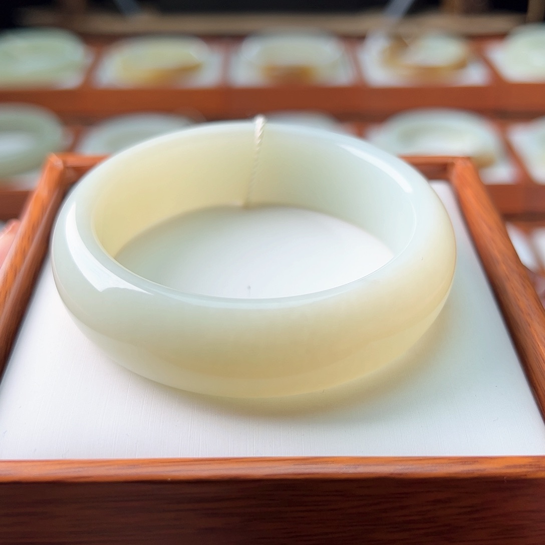 和田玉手镯未镶嵌57