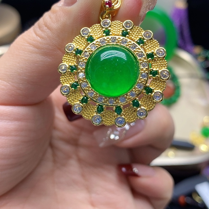 翡翠颈饰未镶嵌吊坠