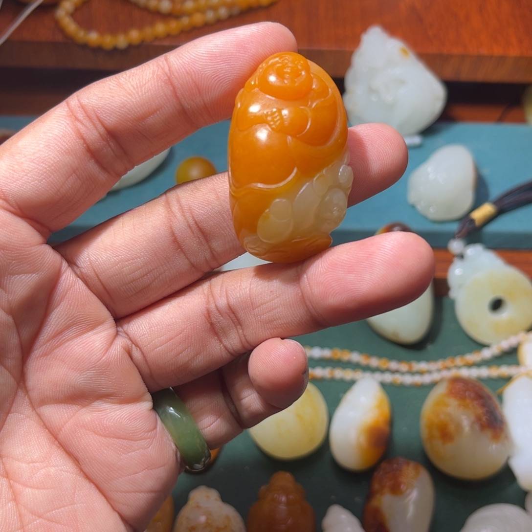 潇***！和田玉未镶嵌颈饰